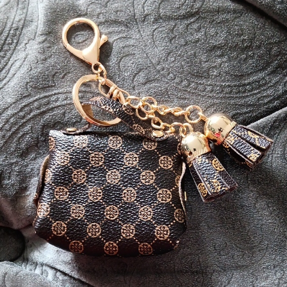 Chic Black Mini Bag Keychain with Gold Accents - Picture 6 of 13